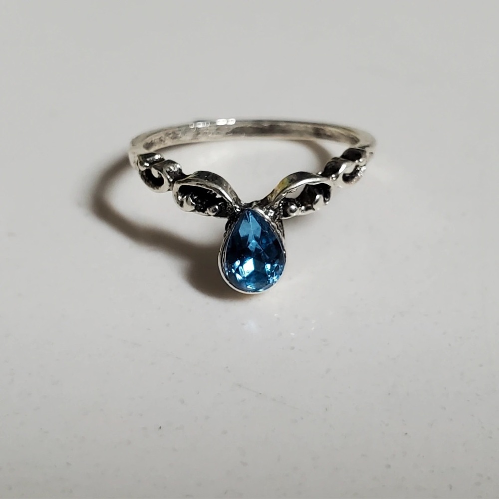 Elegant Silver and Blue Teardrop Ring